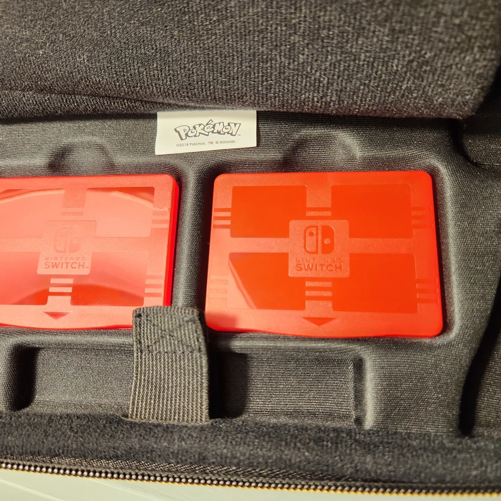 Nintendo Switch Pokémon Deluxe Travel Case Pikachu rubber logo Clamshell Zip